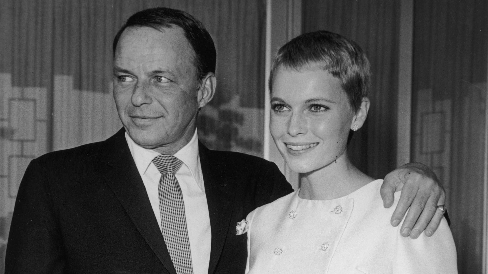 Mia Farrow (80) on her wedding dress for her marriage to Frank Sinatra: "I had to wear what I had in my closet"