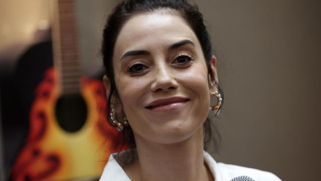 Turkish actress Cansu Dere
