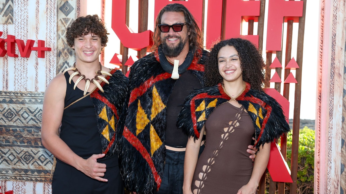 https://www.hola.com/us/horizon/landscape/0ffae4c7d3f0-kapolei-hawaii-wolf-momoa-jason-momoa-and-lola-momoa-attend-the-world-premiere-o.jpg?im=Resize=(1200)