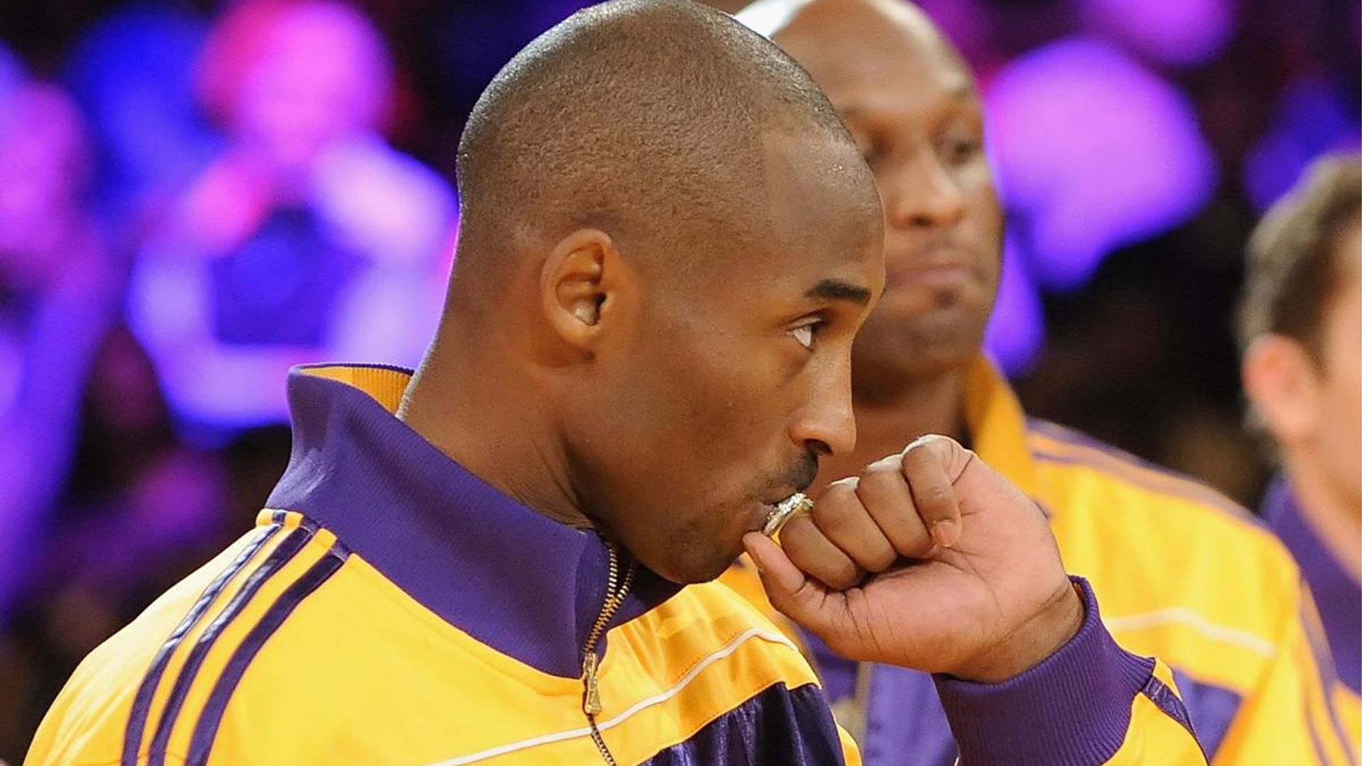 Kobe Bryant’s 2000 Lakers championship ring sells at auction