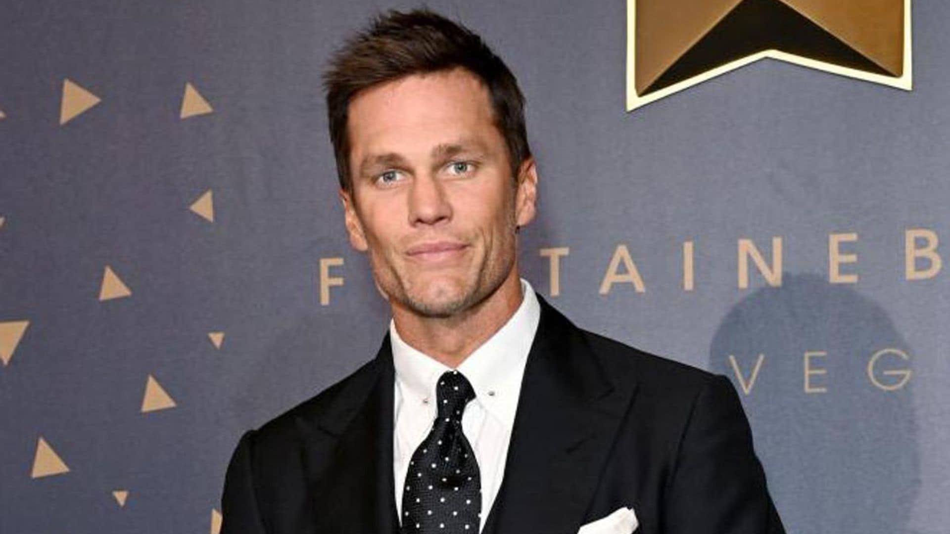 Tom Brady meets adorable kangaroos in Australia