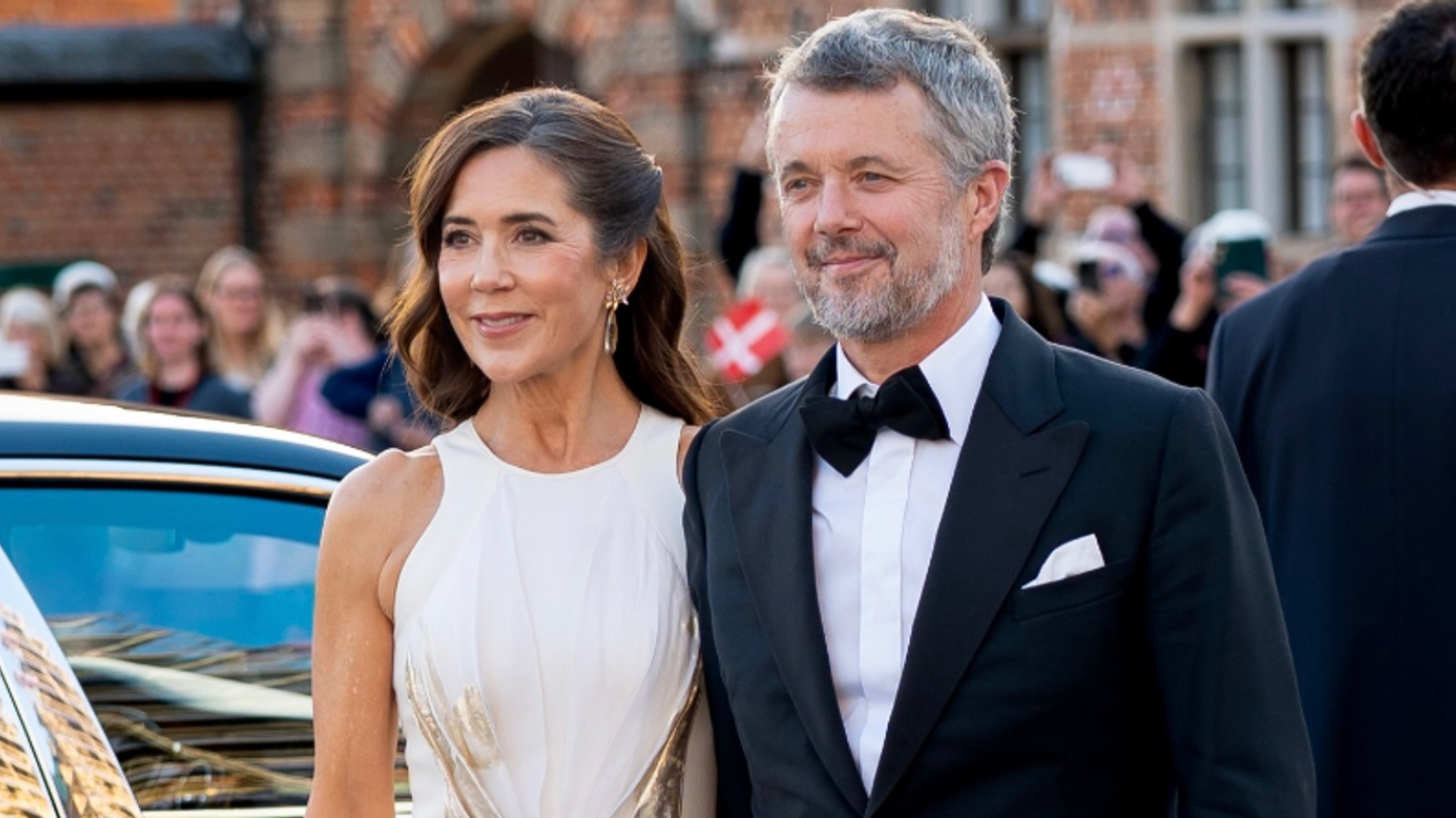 Queen Mary’s dreamy white dress had a striking detail at King Frederik’s portrait unveiling