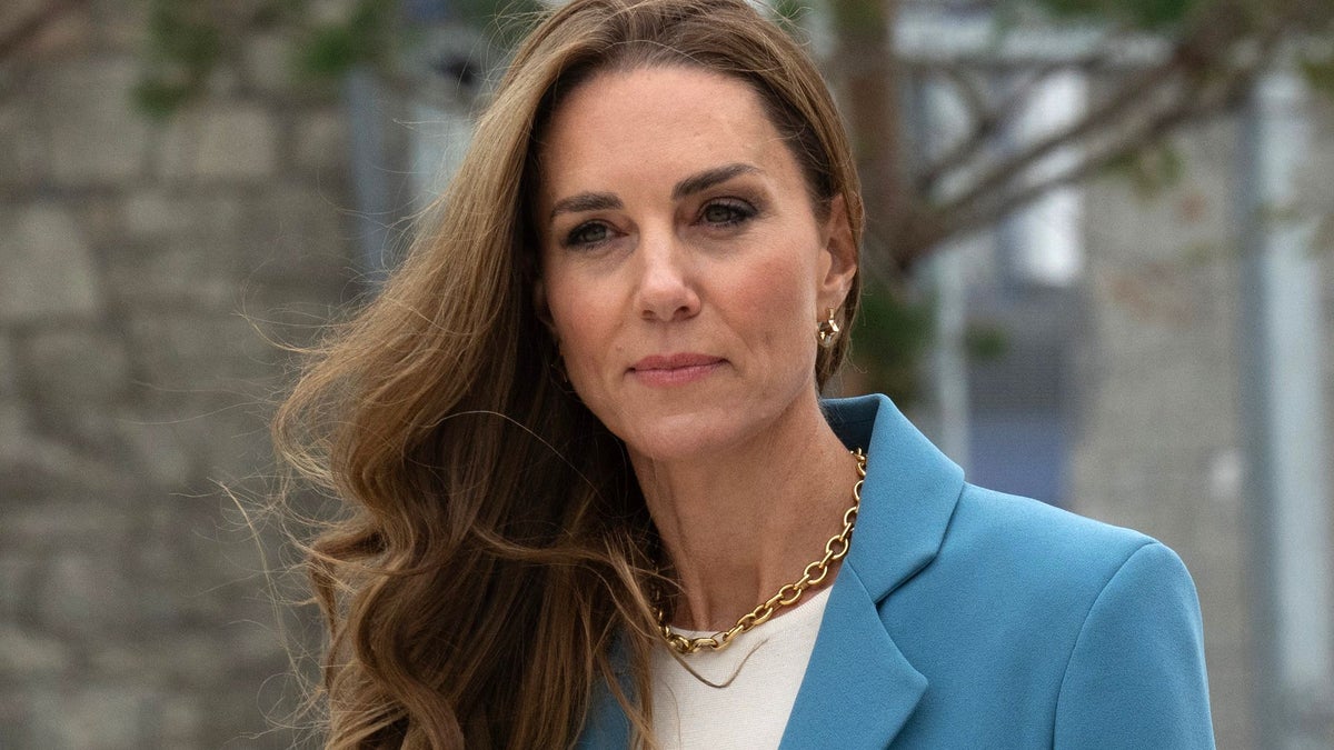 https://www.hola.com/us/horizon/landscape/1200/13732aea19f8-liverpool-england-catherine-princess-of-wales-during-the-launch-of-a-suicide-pre.jpg