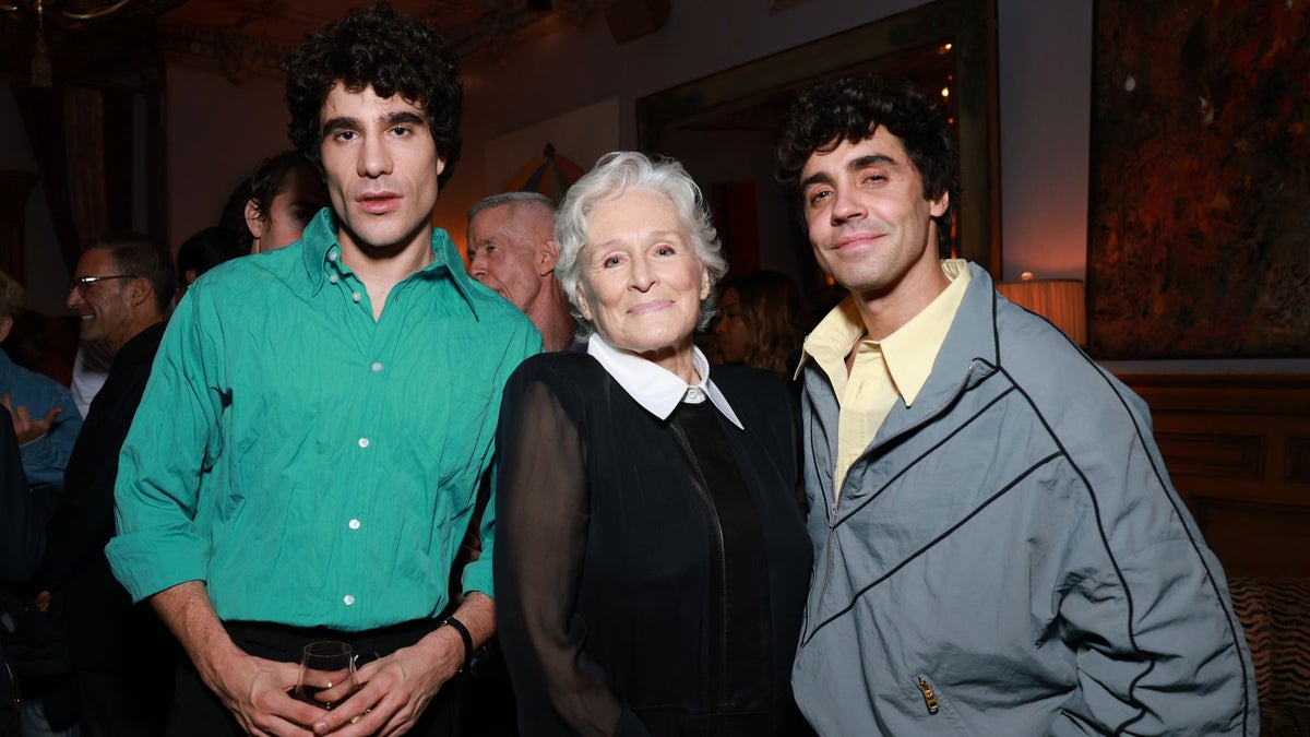 https://www.hola.com/us/horizon/landscape/1200/235bc86943d5-new-york-new-york-javier-calvc3b3-glenn-close-and-javier-ambrossi-attend-the-l.jpg