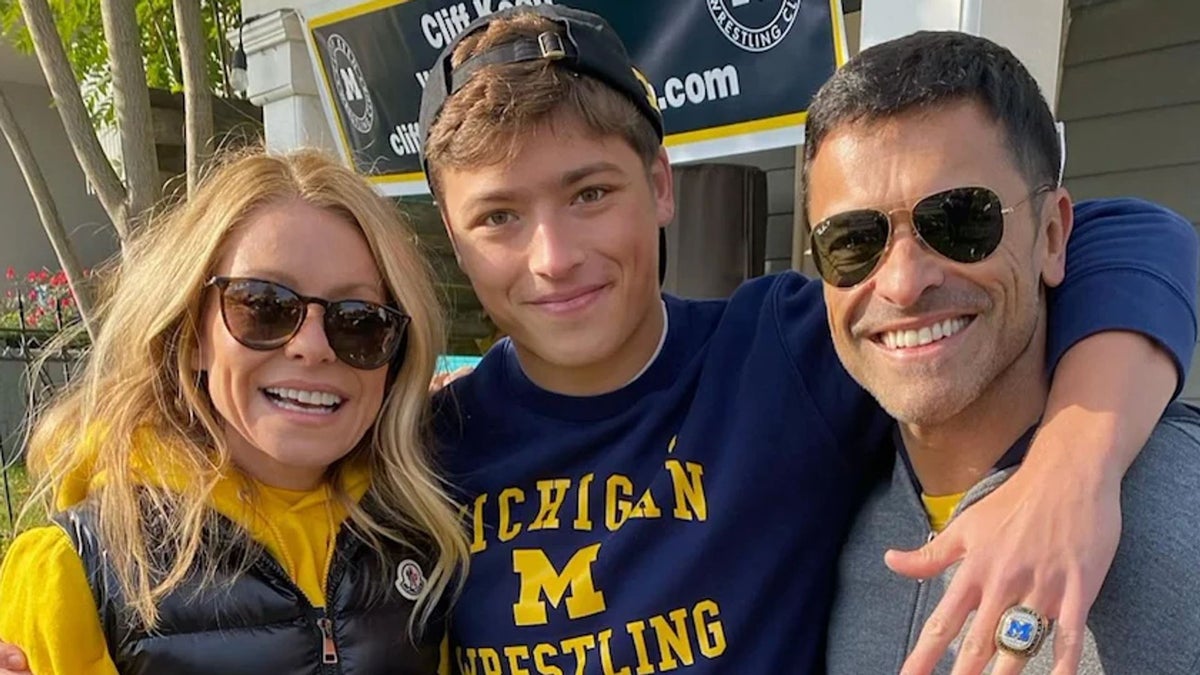 Mark and Joaquin Consuelos make Broadway debuts this spring and Kelly ...