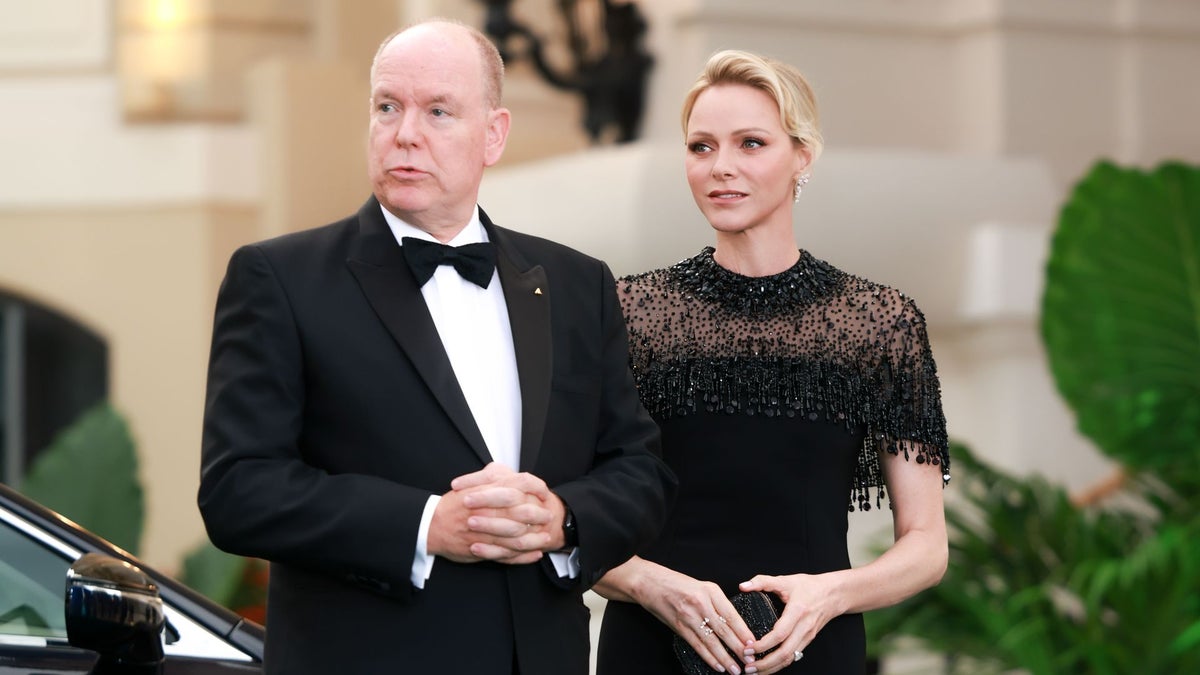 https://www.hola.com/us/horizon/landscape/1200/4ab864071b93-monaco-monaco-albert-ii-de-monaco-and-charlene-wittstock-attend-the-20th-anniver.jpg