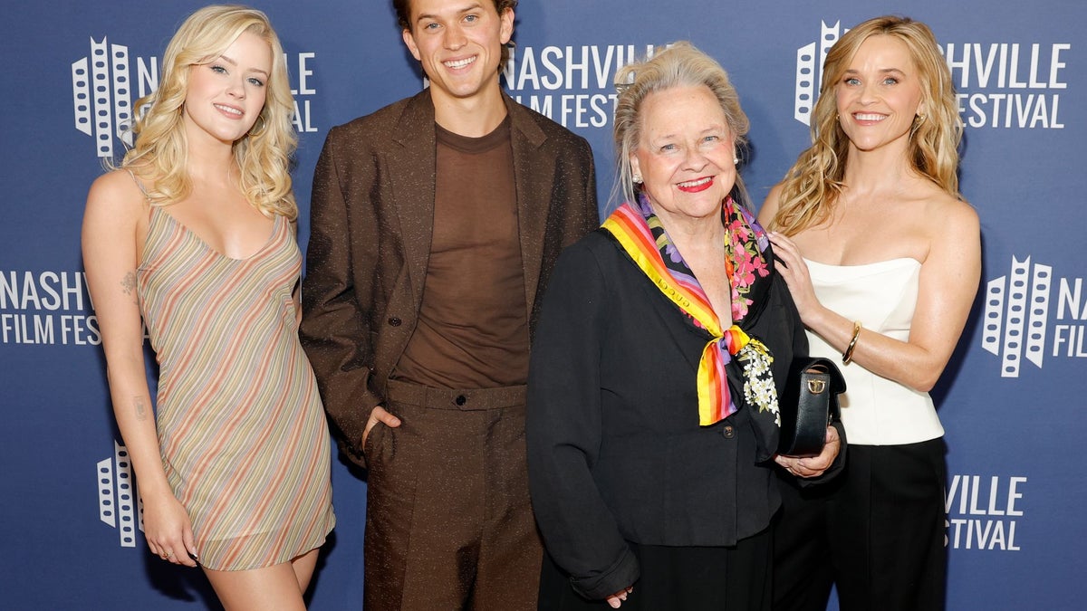 https://www.hola.com/us/horizon/landscape/1200/4e1a04aa44d8-nashville-tennessee-ava-elizabeth-phillippe-deacon-phillippe-betty-reese-and-ree.jpg