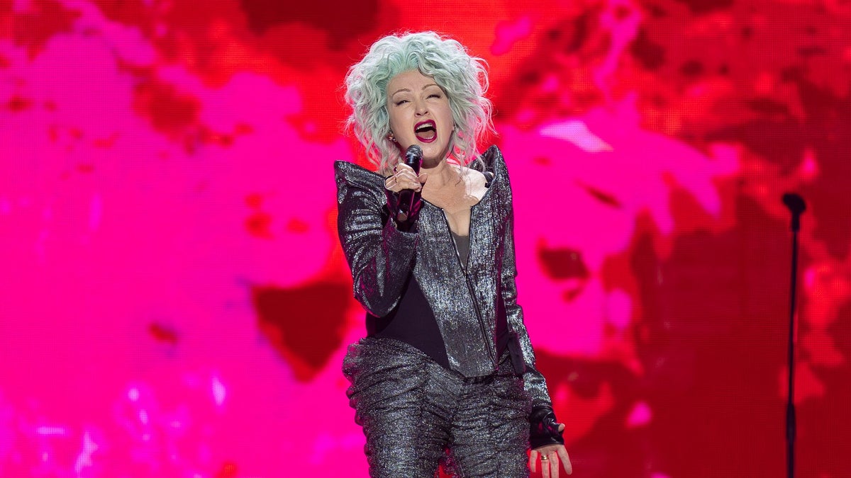 Cyndi Lauper kicks off farewell tour with a tribute to Yayoi Kusama