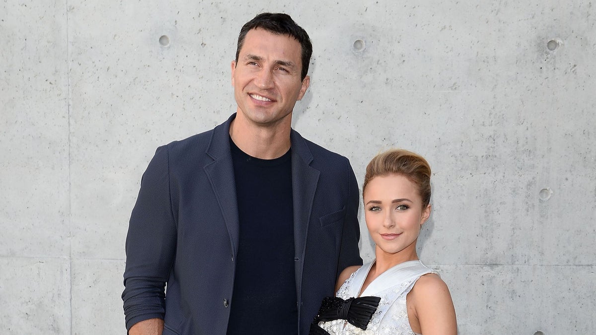 https://www.hola.com/us/horizon/landscape/1200/6ae205a15882-milan-italy-wladimir-klitschko-and-hayden-panettiere-attend-the-giorgio-armani-s.jpg