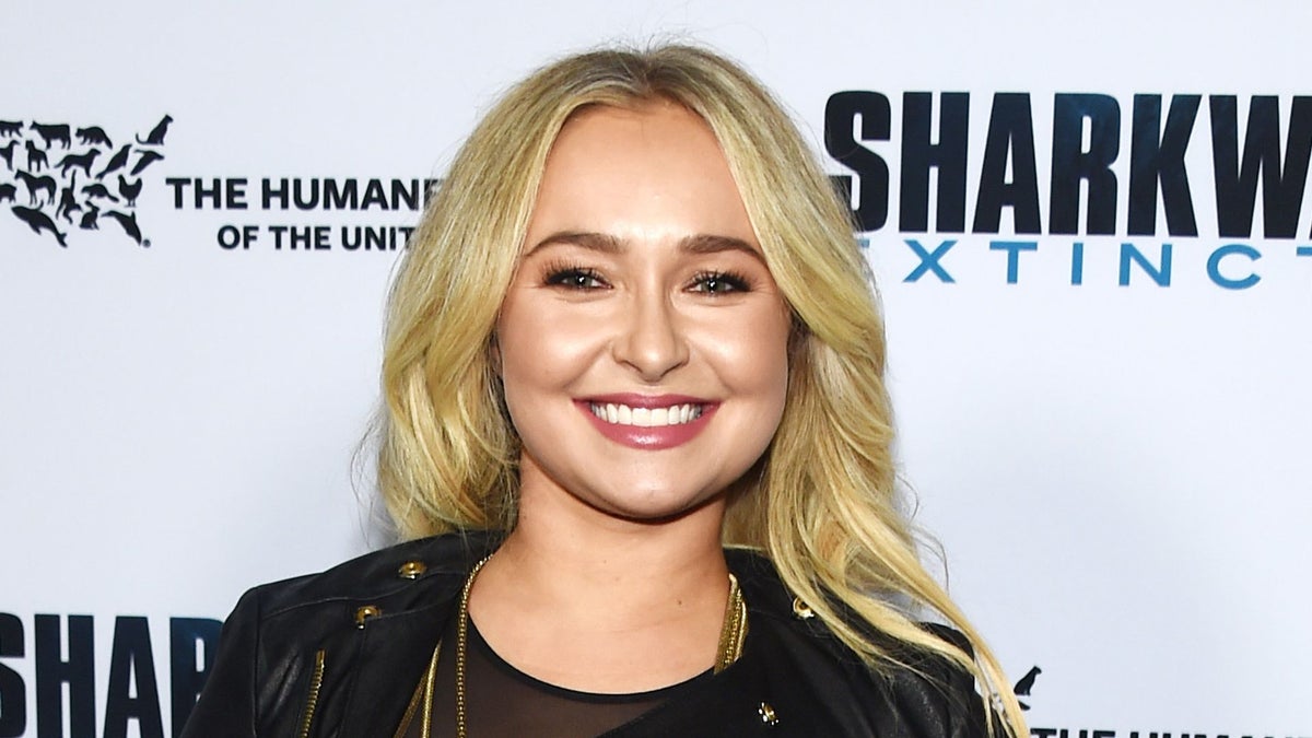 https://www.hola.com/us/horizon/landscape/1200/7350f6c0ab70-hollywood-california-hayden-panettiere-arrives-at-a-screening-of-freestyle-relea.jpg