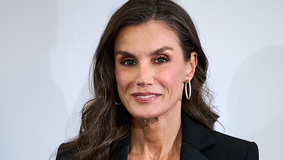 https://www.hola.com/us/horizon/landscape/1200/a5e7e87a2302-helsinki-finland-queen-letizia-of-spain-attends-a-reception-to-spanish-community.jpg