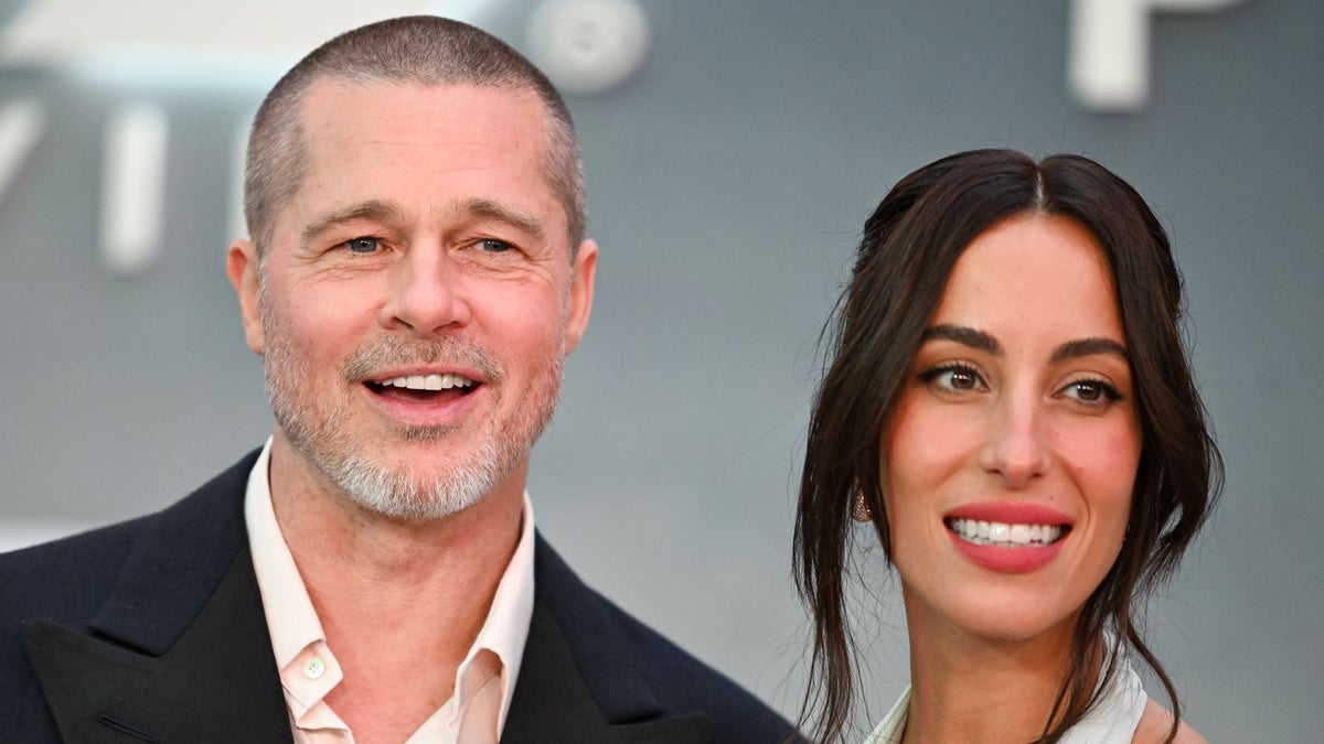 https://www.hola.com/us/horizon/landscape/1200/b01e8f2b2bc6-brad-pitt-ines-de-ramon-at-the-f1-new-york-premiere-on-june-16-2025-in-new-york-.jpg