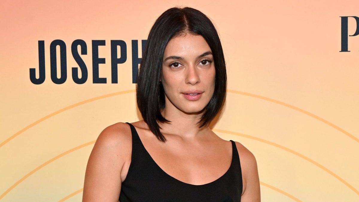 https://www.hola.com/us/horizon/landscape/1200/b55f830b2447-los-angeles-california-laysla-de-oliveira-attends-the-critics-choice-association.jpg
