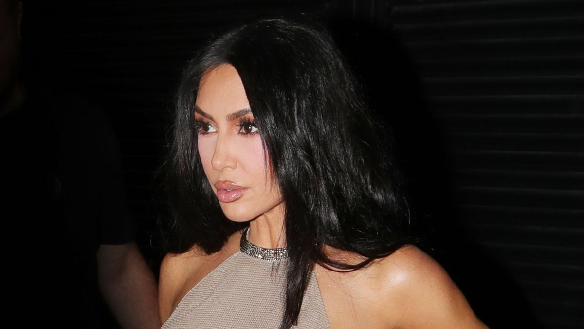 https://www.hola.com/us/horizon/landscape/1200/b74ba9f3bd2a-london-england-kim-kardashian-seen-leaving-maison-estelle-on-september-18-2026-i.jpg