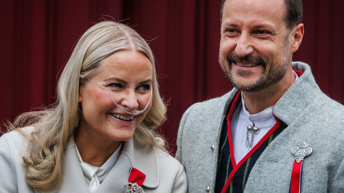 https://www.hola.com/us/horizon/landscape/1200/b750e04ba479-oslo-norway-crown-princess-mette-marit-of-norway-and-crown-prince-haakon-of-norw.jpg