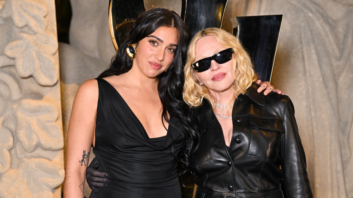 https://www.hola.com/us/horizon/landscape/1200/ce74ac13551e-paris-france-lourdes-leon-and-madonna-attend-the-saint-laurent-womenswear-spring.jpg