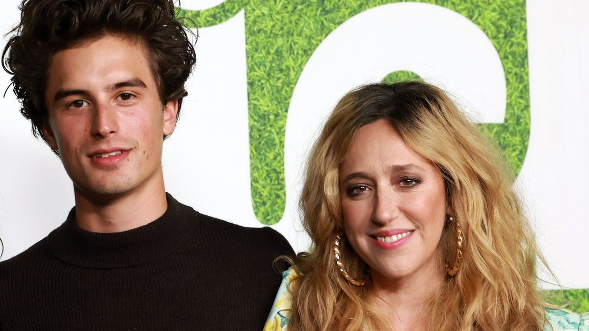 https://www.hola.com/us/horizon/landscape/1200/d7bb8975e219-north-hollywood-california-lilli-kay-peter-dager-and-mariana-trevic3b1o-attend.jpg