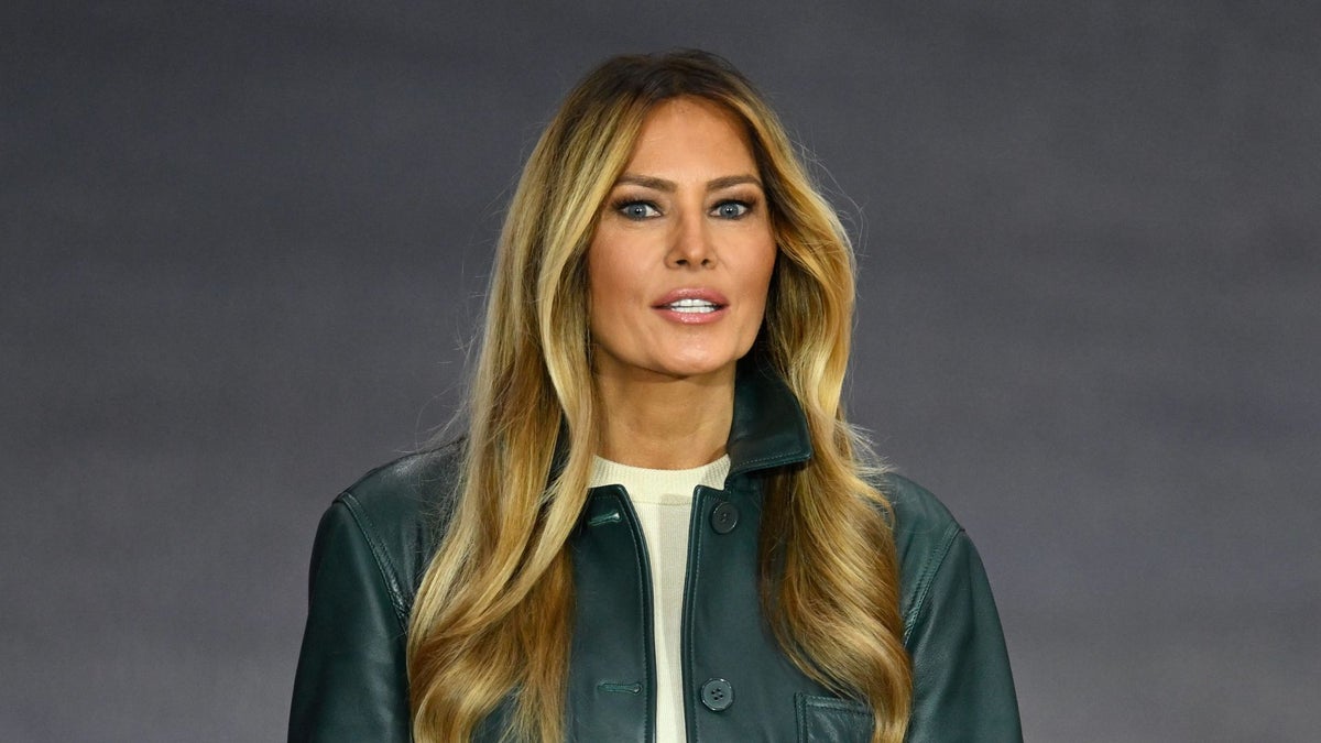https://www.hola.com/us/horizon/landscape/1200/eb238feb2771-jefferson-usa-us-first-lady-melania-trump-gives-a-speech-as-she-visits-ashe-coun.jpg