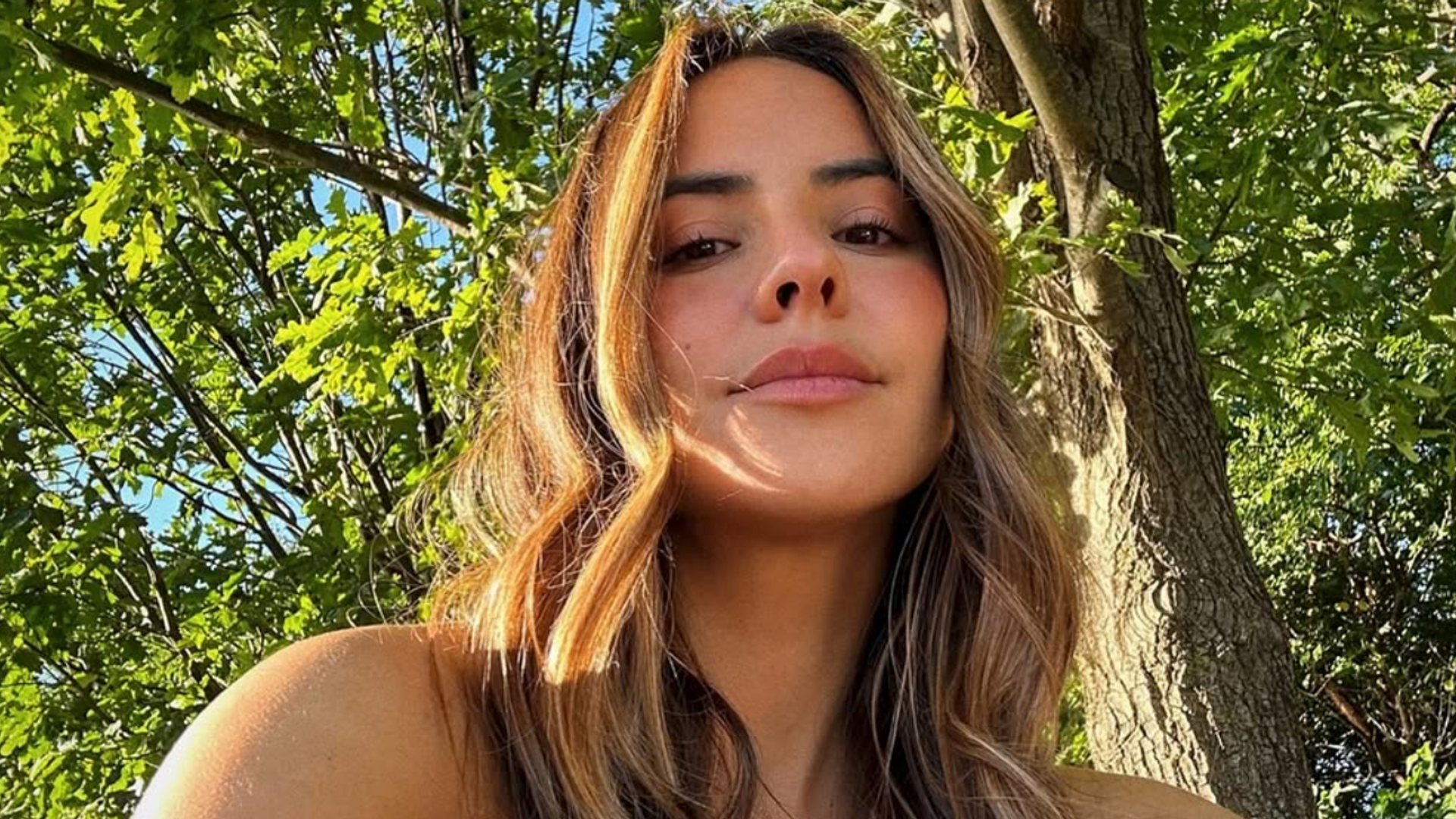 Bad Bunny’s girlfriend Gabriela Berlingeri wears one of fashion’s most divisive shoe trends on their latest trip together