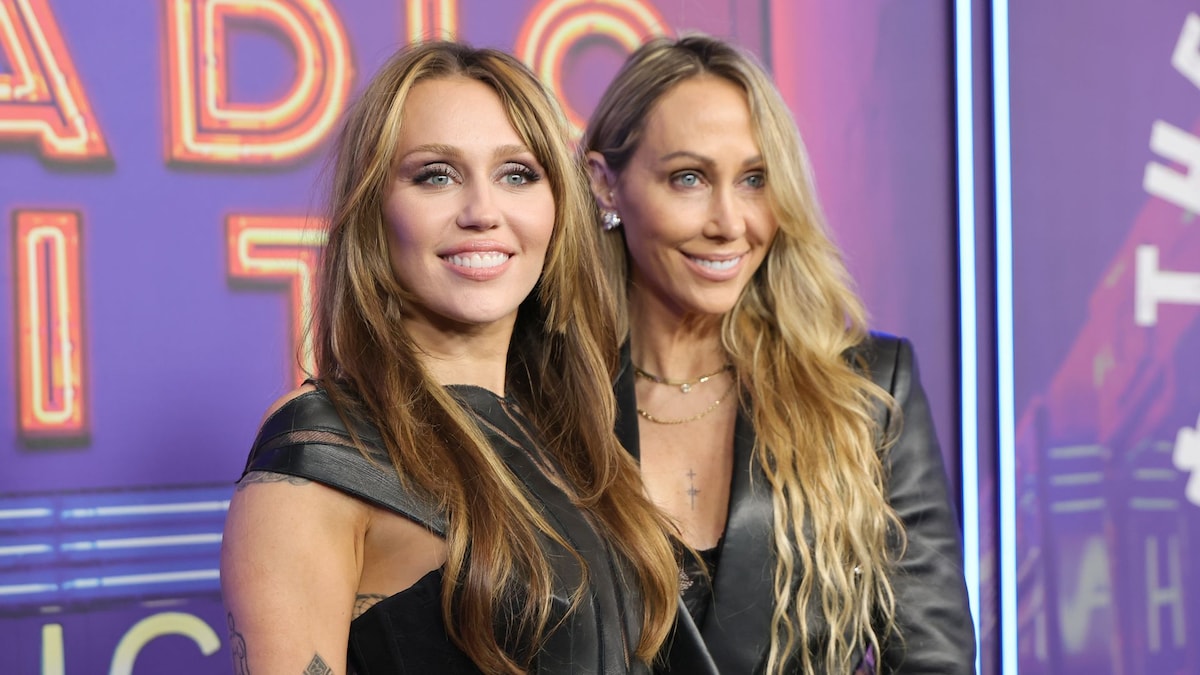 https://www.hola.com/us/horizon/landscape/13a7e0404b89-new-york-new-york-miley-cyrus-and-tish-cyrus-attend-snl50-the-homecoming-concert.jpg?im=Resize=(1200)