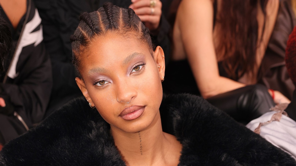 https://www.hola.com/us/horizon/landscape/16c760f41fed-paris-france-willow-smith-attends-the-acne-studios-womenswear-spring-summer-2025.jpg?im=Resize=(1200)
