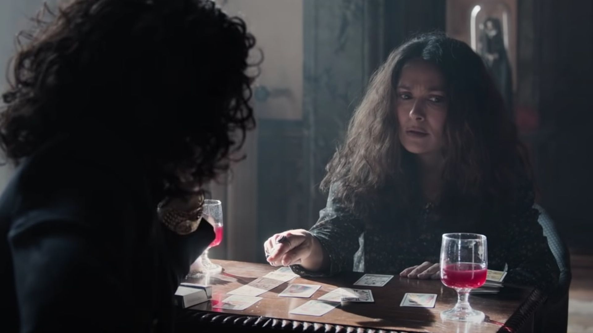 ‘House of Gucci’: Watch Salma Hayek’s character, Pina Auriemma, reading tarot cards to Patrizia Reggiani