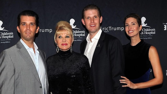 Ivana Trump con sus hijos