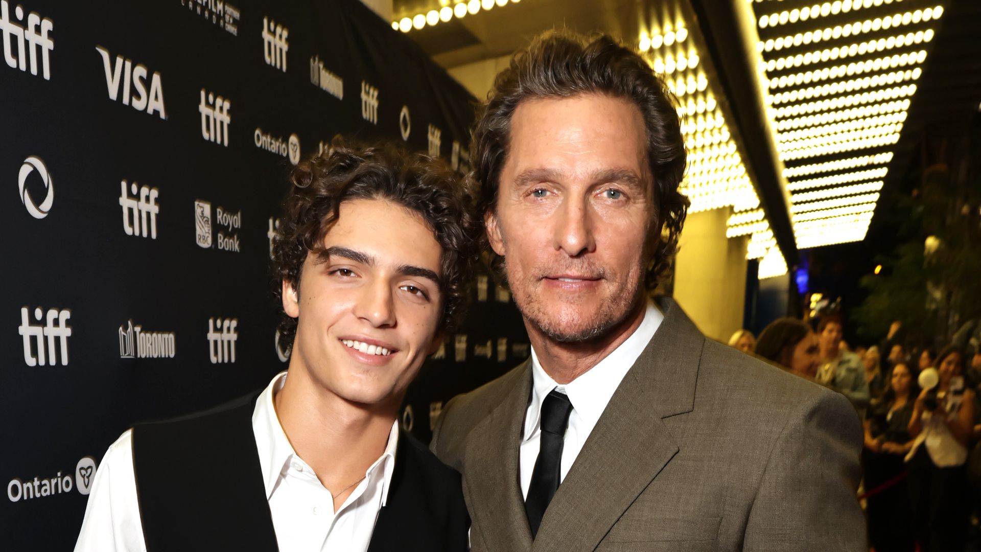 https://www.hola.com/us/horizon/landscape/1a61b0ebaa3a-toronto-ontario-levi-mcconaughey-and-matthew-mcconaughey-attend-the-toronto-inte.jpg?im=Resize=(1200)