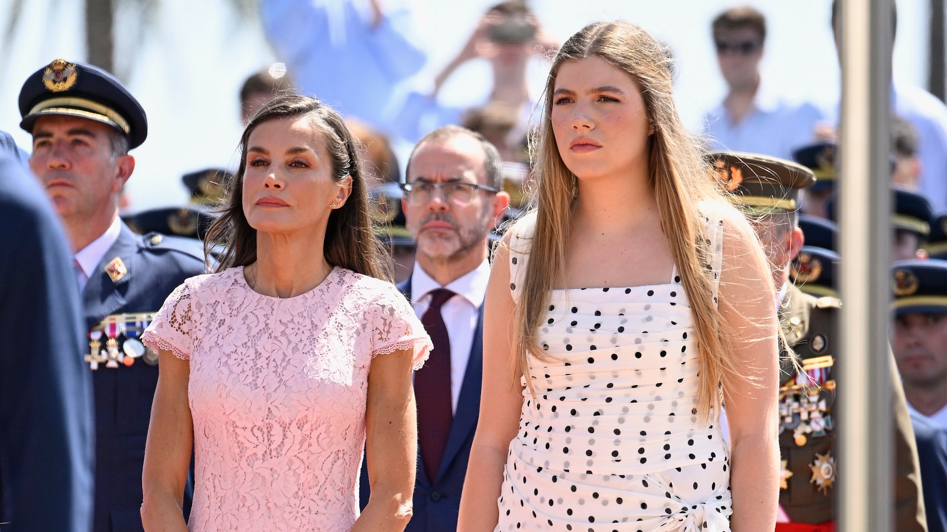 https://www.hola.com/us/horizon/landscape/1a83959307bd-santiago-de-la-ribera-spain-queen-letizia-of-spain-and-princess-sofia-of-spain-a.jpg?im=Resize=(1200)