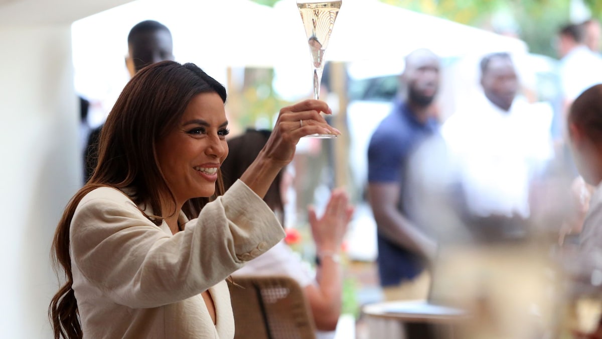 https://www.hola.com/us/horizon/landscape/1b146ecbddaf-cannes-france-eva-longoria-attends-the-iheartmedia-vip-experience-during-cannes-.jpg?im=Resize=(1200)