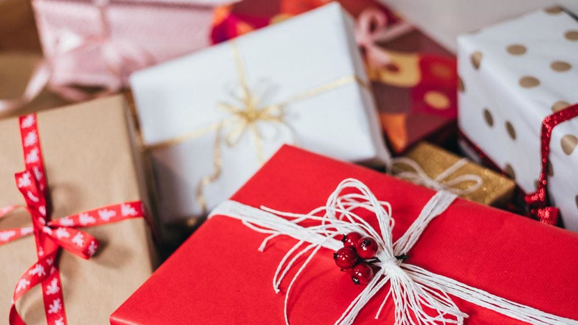 How to stay within budget during the holidays
