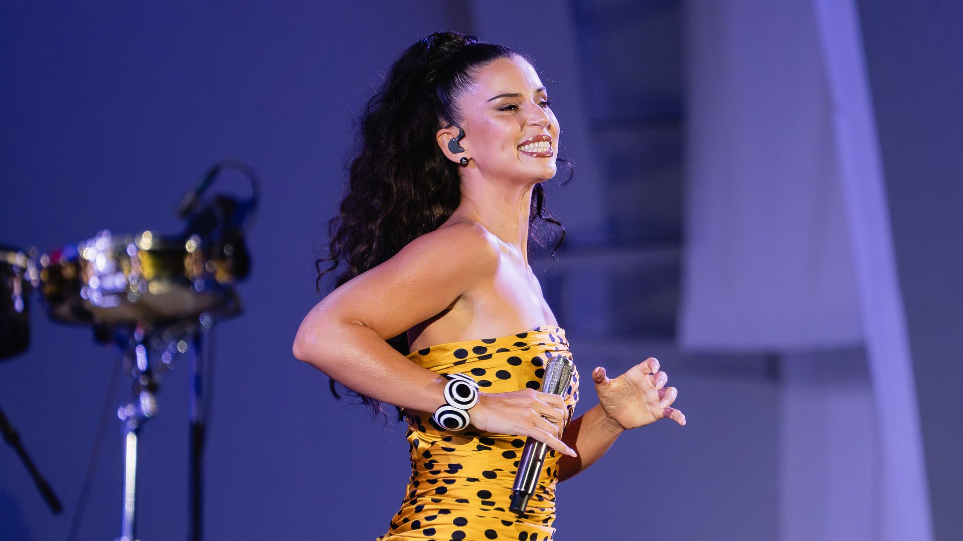 Nathy Peluso turns the Hollywood Bowl into a massive salsa party with Grupo Niche