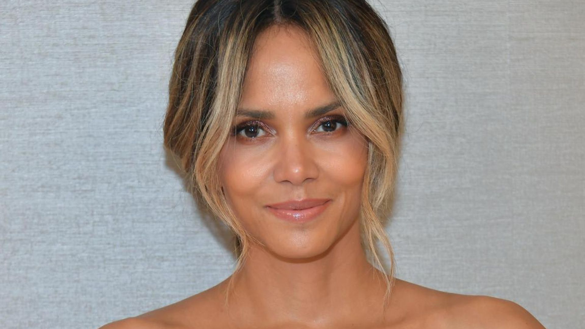 Halle Berry’s homemade skincare face mask is perfect for self-care Sunday – here’s the easy recipe!
