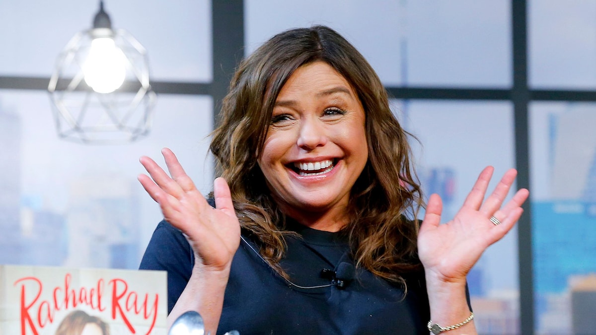 Rachael Ray stuns fans with 'unrecognizable' look in new video