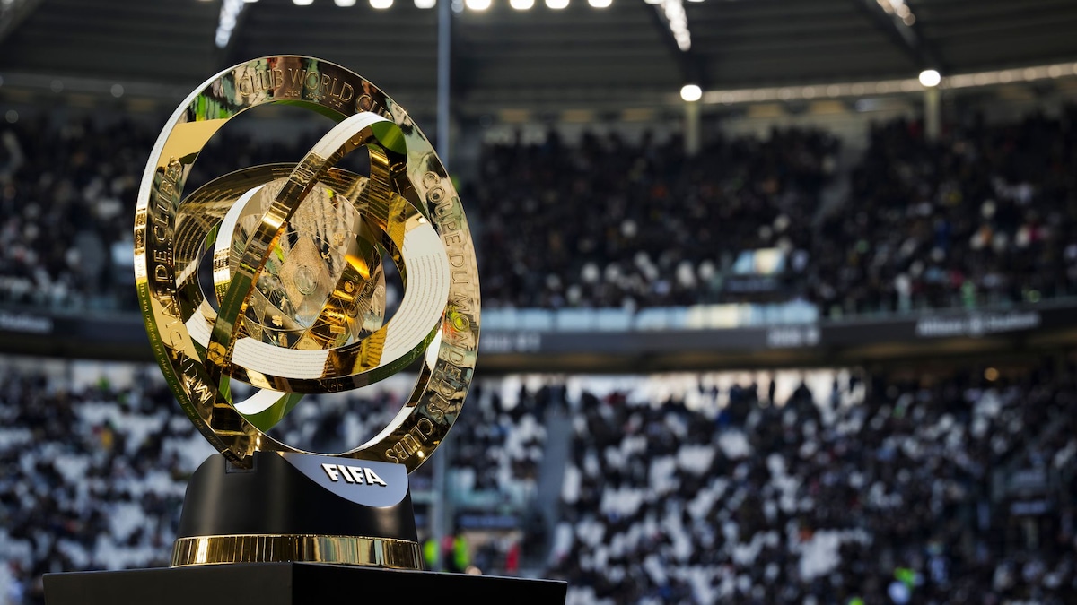 https://www.hola.com/us/horizon/landscape/1d27410134c1-allianz-stadium-turin-italy-the-trophy-of-the-fifa-club-world-cup-is-seen-on-a-p.jpg?im=Resize=(1200)