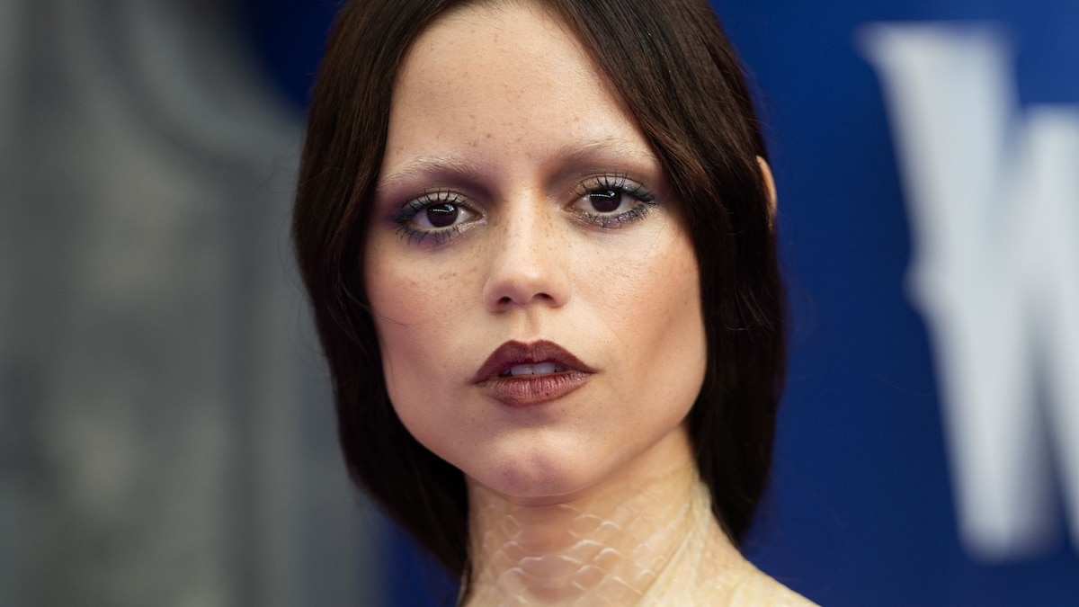 https://www.hola.com/us/horizon/landscape/1da22e5b31db-london-england-jenna-ortega-attends-the-wednesday-season-2-part-1-global-premier.jpg?im=Resize=(1200)