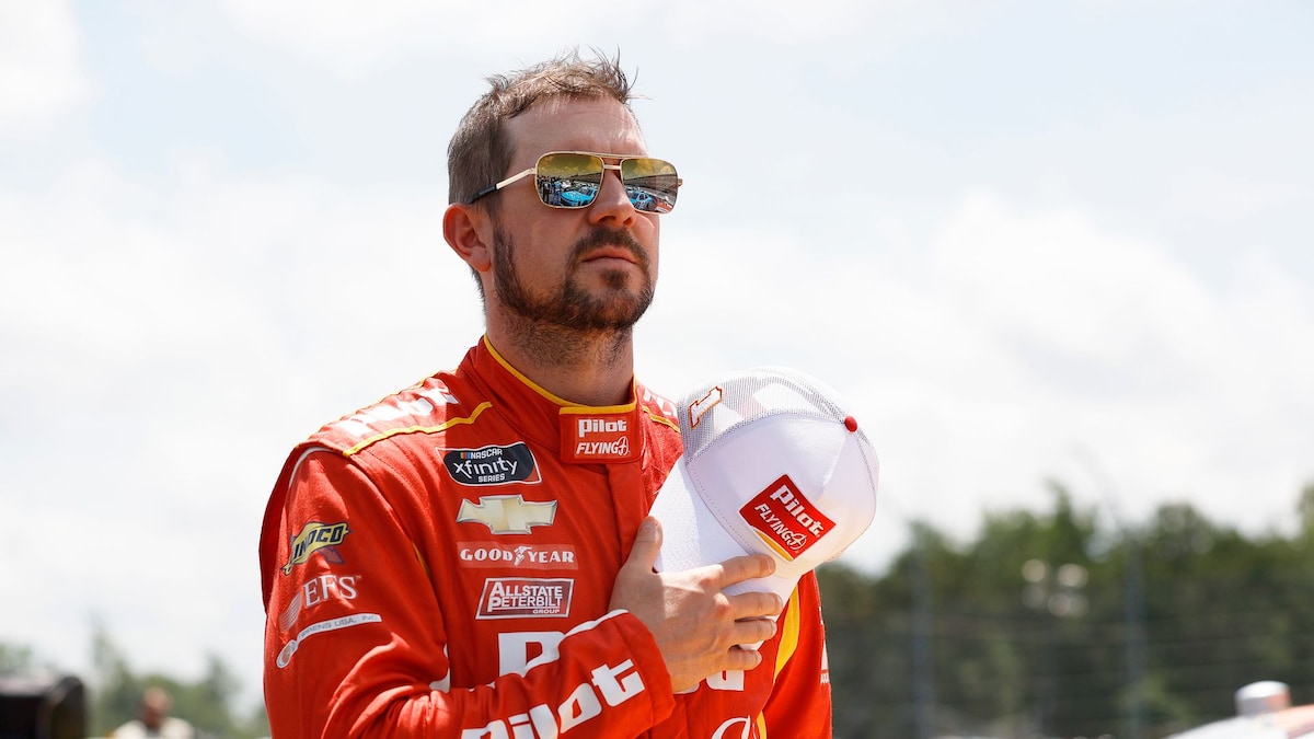 https://www.hola.com/us/horizon/landscape/1e88592aebde-long-pond-pennsylvania-michael-annett-driver-of-the-pilot-flying-j-chevrolet-sta.jpg?im=Resize=(1200)