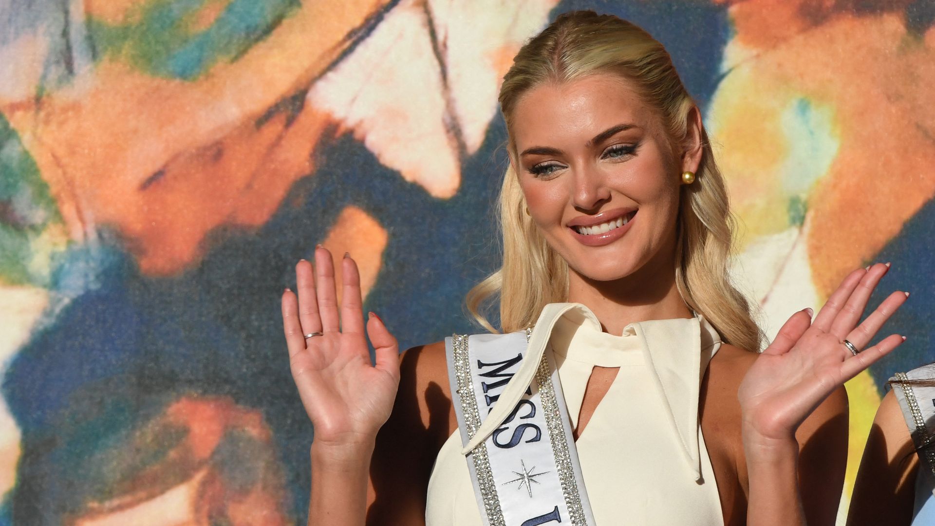 Miss Universe Victoria Kjaer Theilvig dazzles on the runway in her spectacular Colombia Fashion Week debut