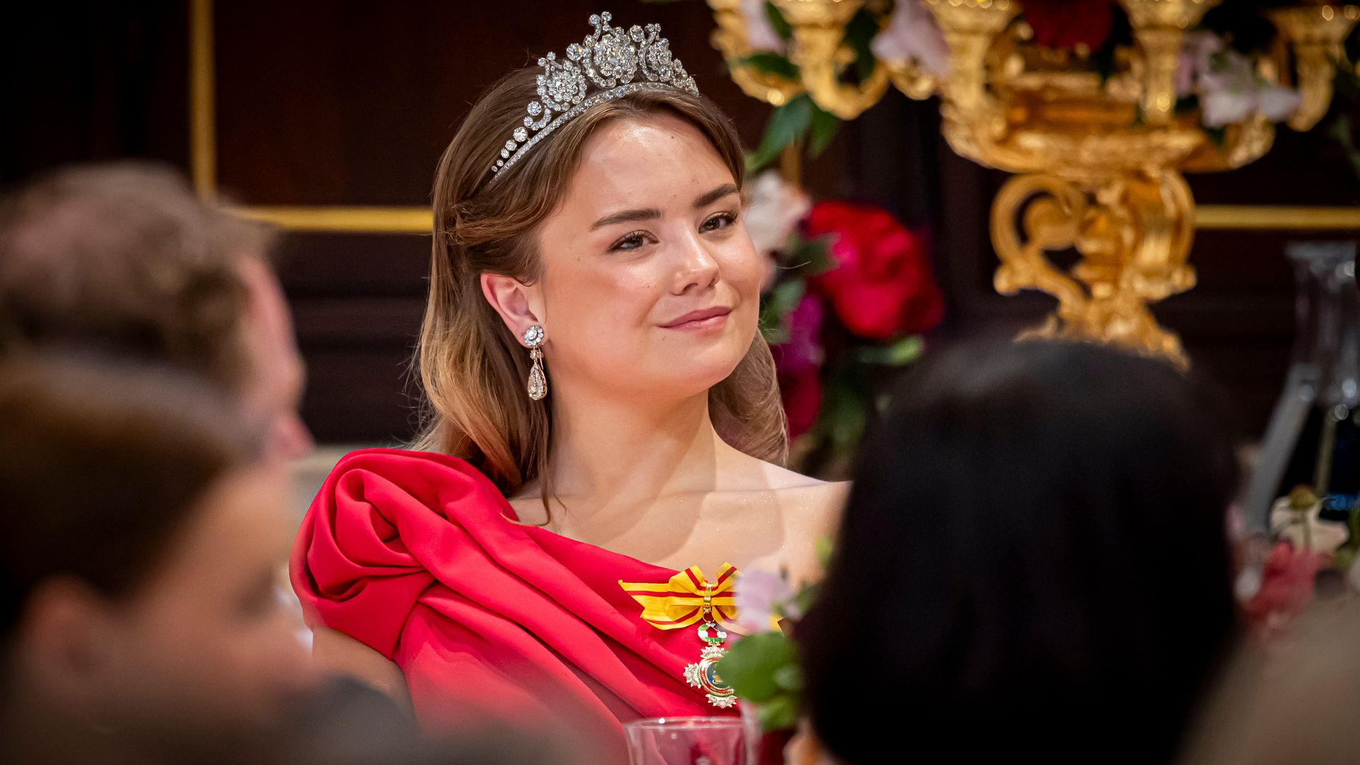 https://www.hola.com/us/horizon/landscape/200a08d7e412-amsterdam-netherlands-princess-ariane-of-the-netherlands-attends-the-state-banqu.jpg?im=Resize=(1200)