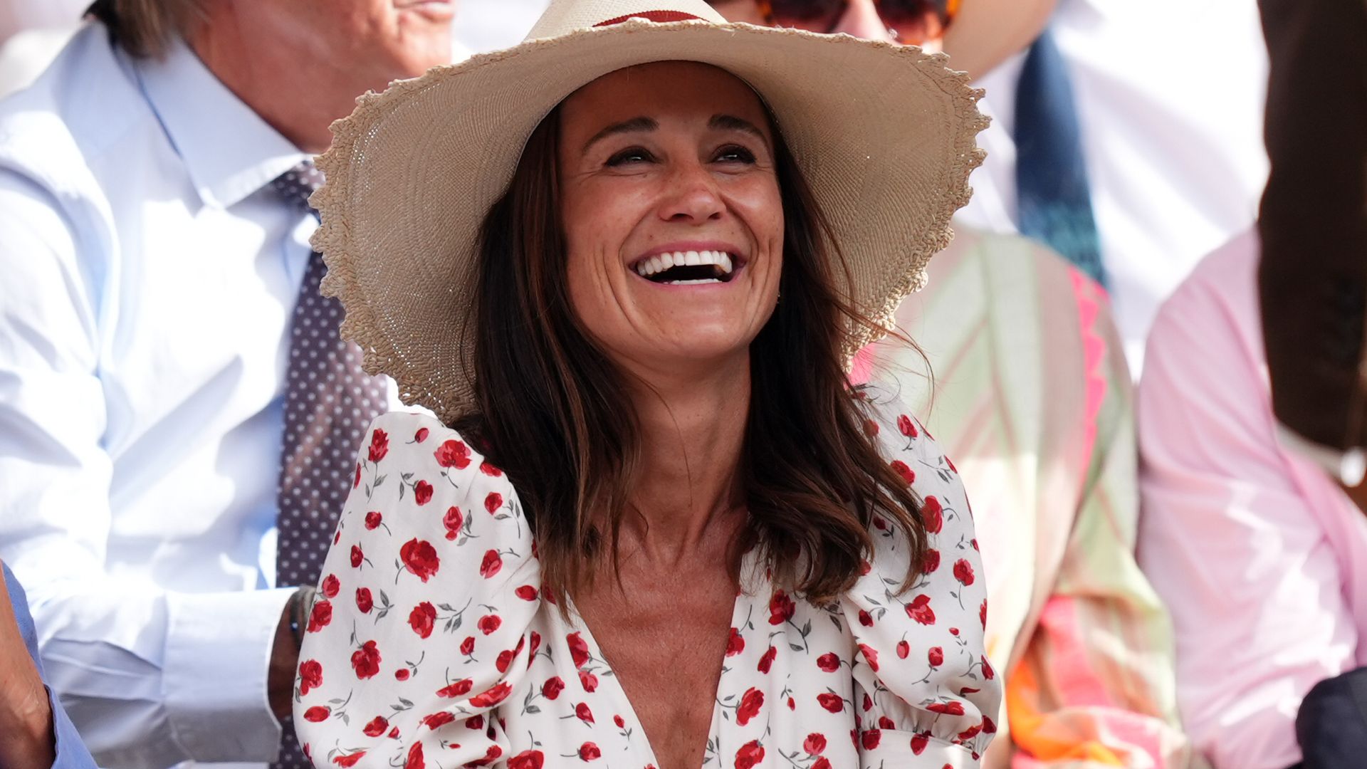 https://www.hola.com/us/horizon/landscape/21c85b67f47e-pippa-matthews-in-the-royal-box-on-day-eight-of-the-2026-wimbledon-championships.jpg?im=Resize=(1200)