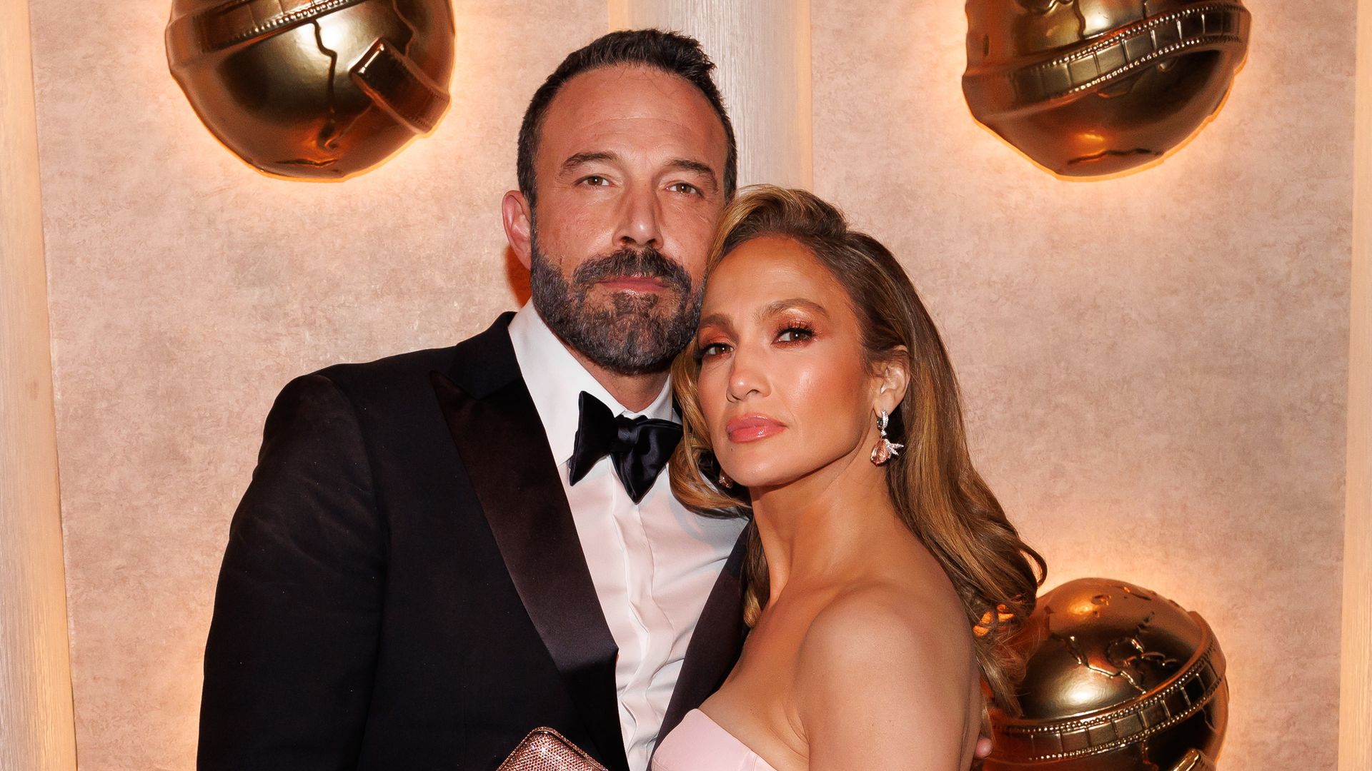 Jennifer Lopez And Ben Affleck Back Together Amid Divorce Holding Jennifer Lopez And Ben Affleck Back Together Amid Divorce Holding