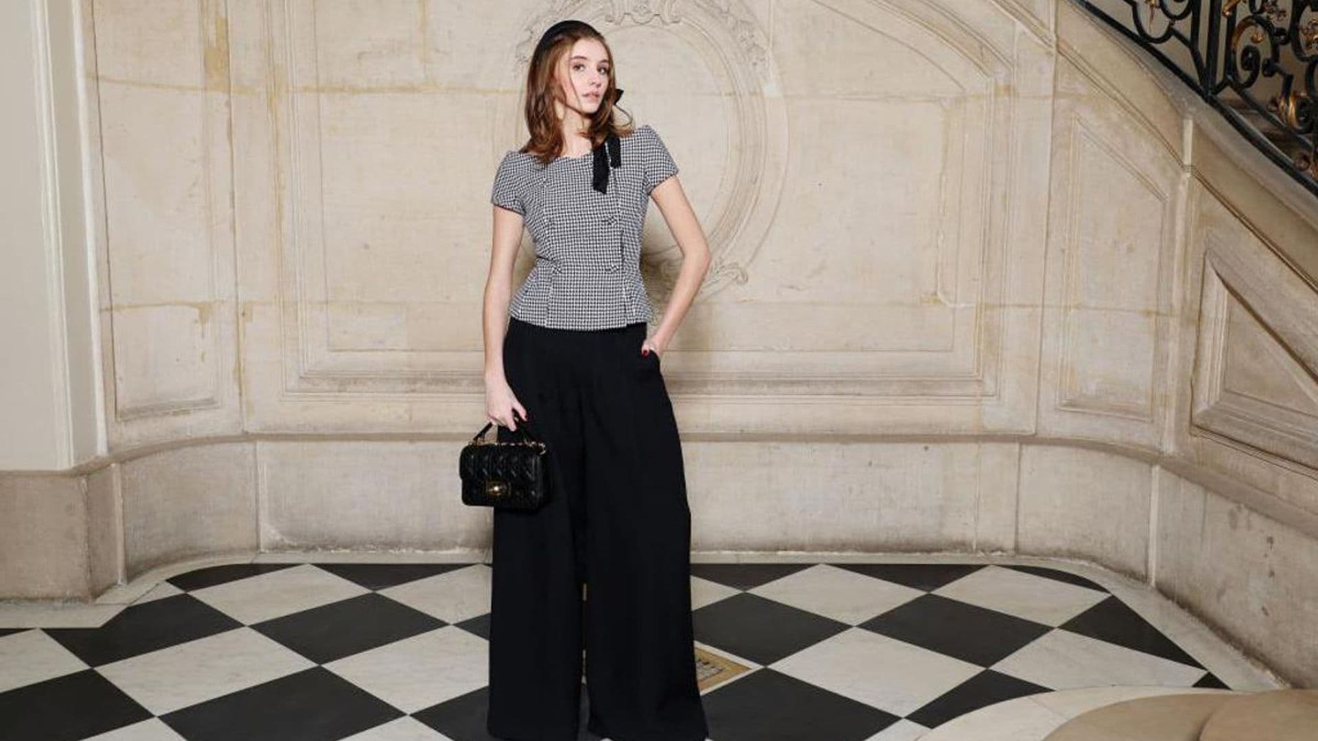 Vittoria de Savoy, the princess heir, dazzled in Paris alongside her mother