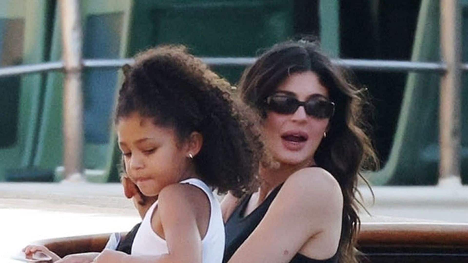 Watch the 10 Best Celebrity TikToks of the Week: Jennifer Garner, Kylie Jenner, Snoop Dogg, and more