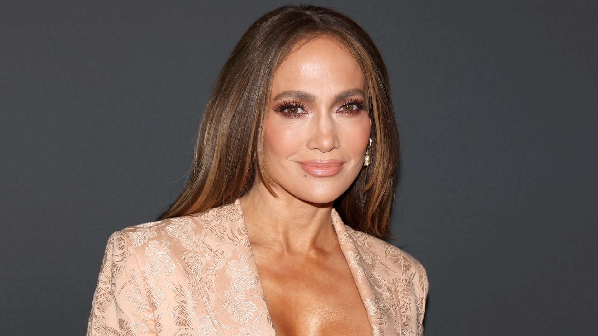 https://www.hola.com/us/horizon/landscape/23568b574d60-gettyimages-2276084647.jpg?im=Resize=(1200)