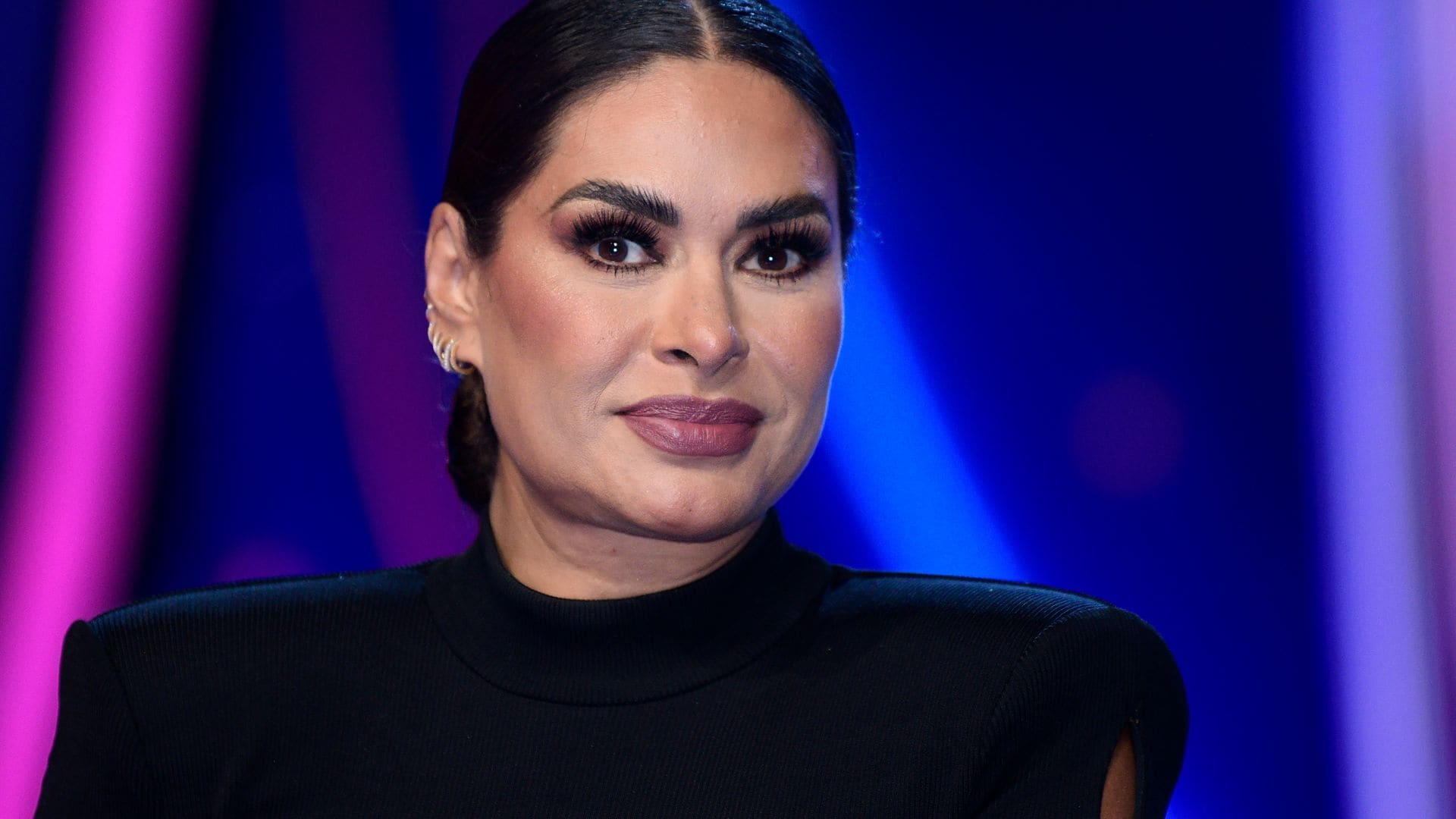 Galilea Montijo enciende 'La Casa de los Famosos' con un look rojo pasión hecho por talento mexicano