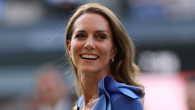 LONDON, ENGLAND - JULY 13: Catherine, Princess of Wales, Patron of The AELTC prepares to present the Gentlemenâs Singles Trophy following Jannik Sinner of Italy's victory against Carlos Alcaraz of Spain on day fourteen of The Championships Wimbledon 2025 at All England Lawn Tennis and Croquet Club on July 13, 2025 in London, England. (Photo by Clive Brunskill/Getty Images)