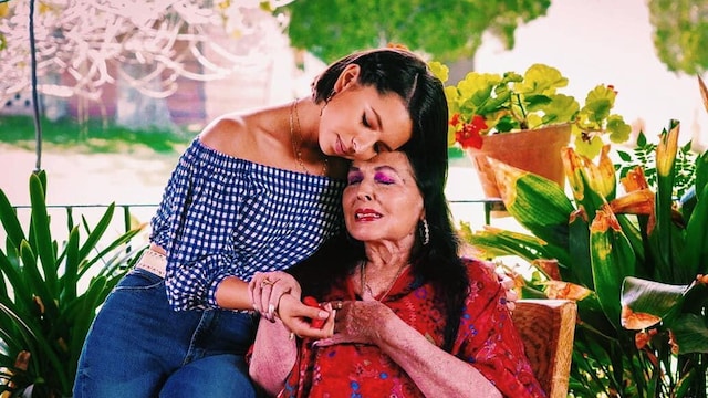 Angela Aguilar y su abuela, Flor Silvestre
