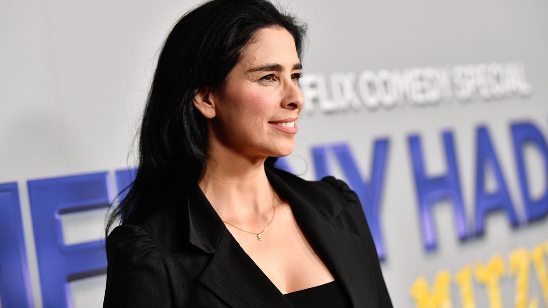 Sarah Silverman apologizes to Paris Hilton for 2007 jail joke