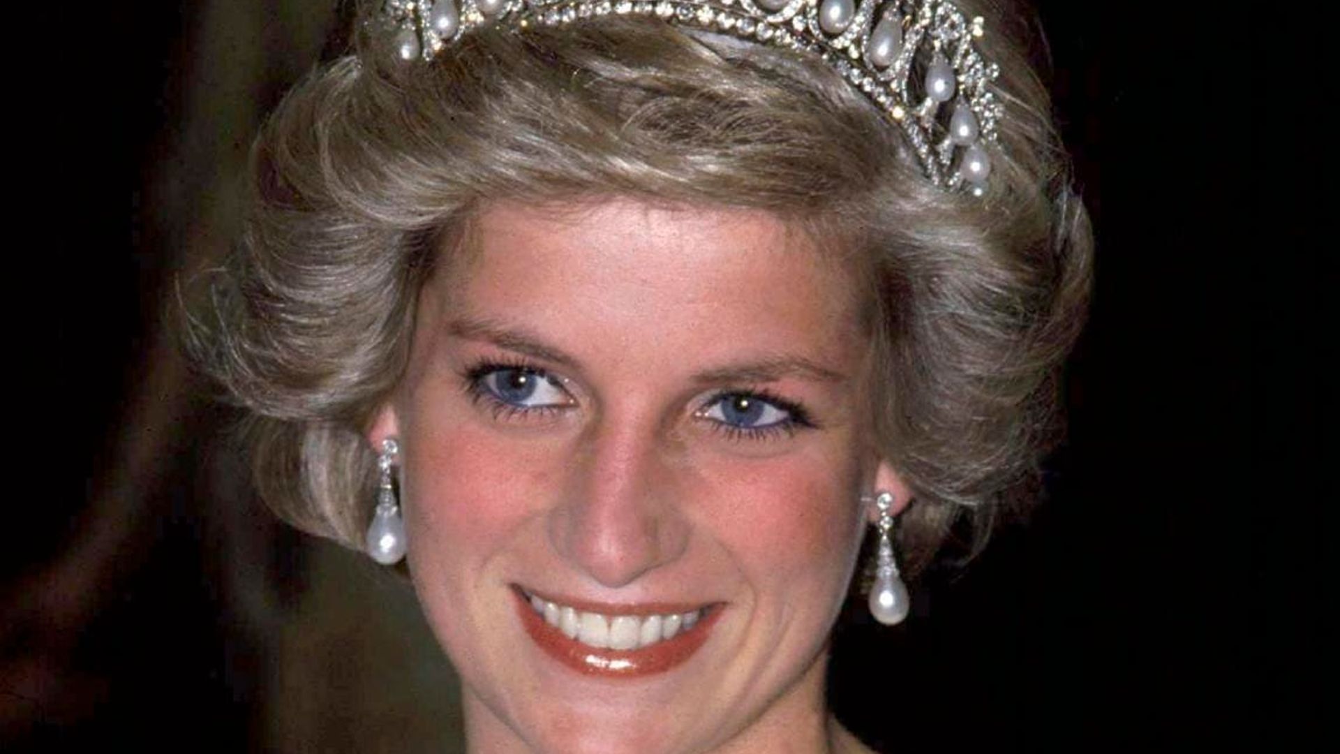 Princess Diana sleeping at a royal party is the ultimate mood