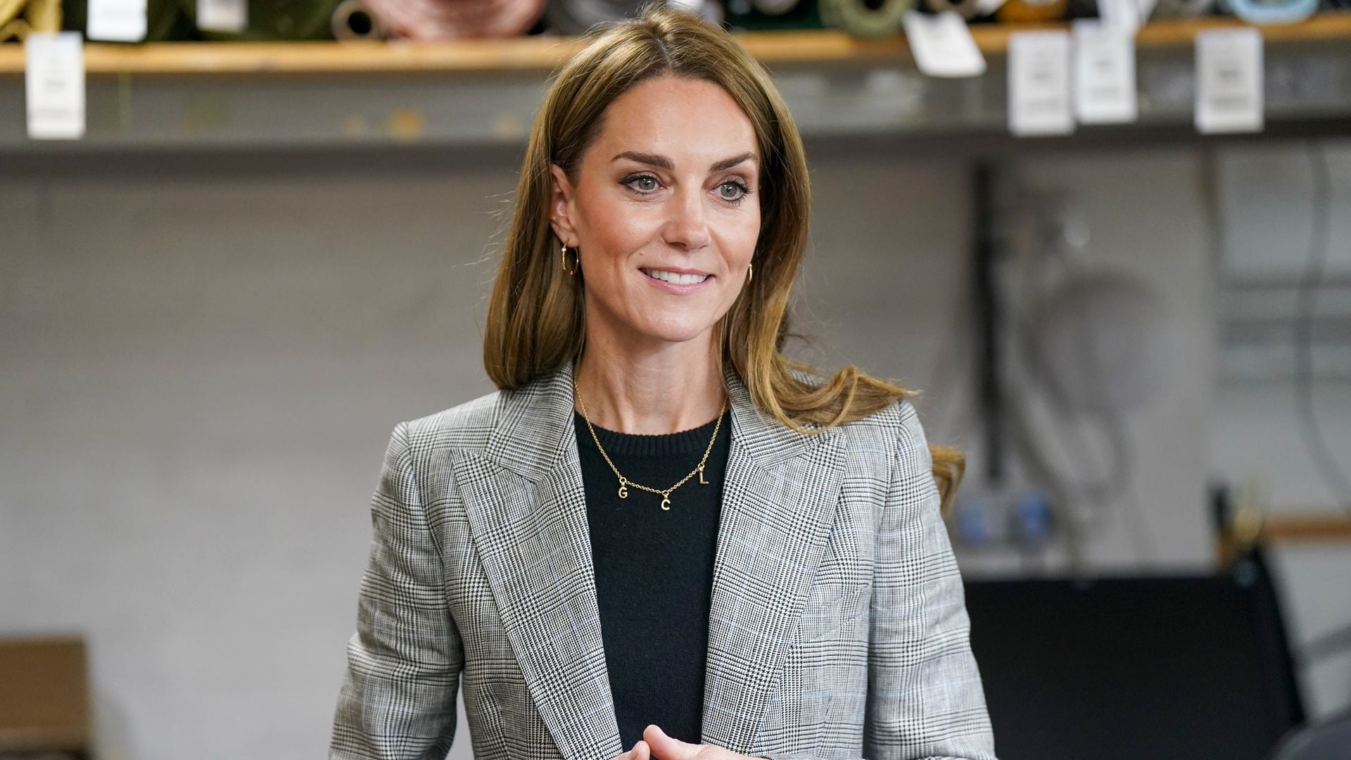 Kate Middleton chose a timeless and flattering tailored look that celebrates Britain’s traditional craftsmanship and highlights her elegant style.